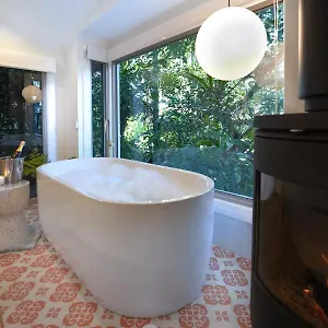 Lodge Lovestone, Montville